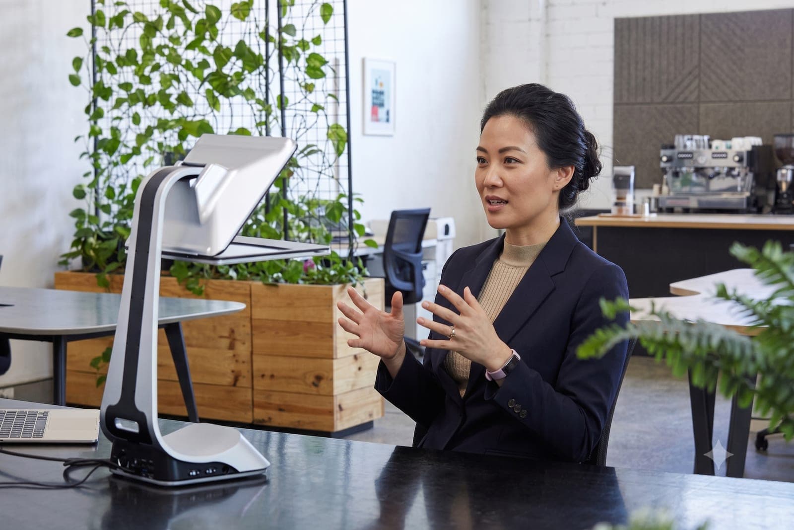 Executive in a virtual investor meeting using iVi